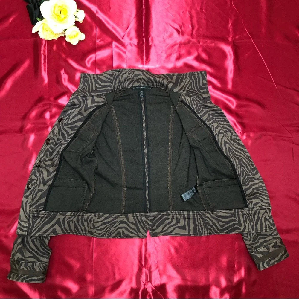 ⭐️NEW⭐️White House Black Market (WHBM) Zebra Print Denim Jacket - Picture 5 of 8